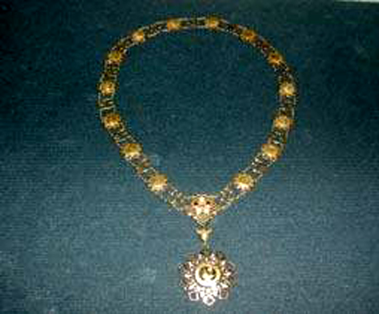 Independence Necklace 1