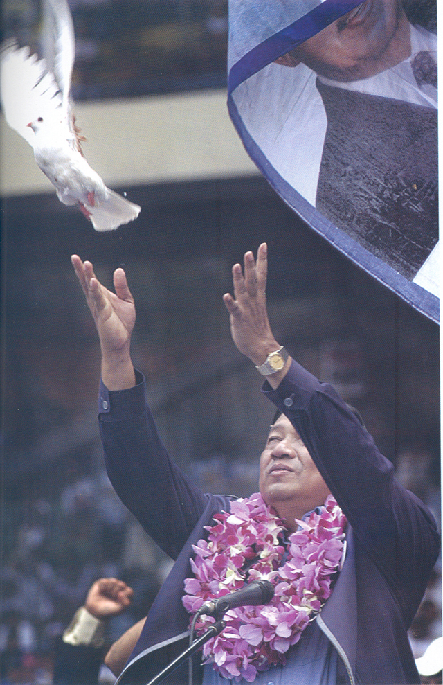 SBY melepas merpati perdamaian