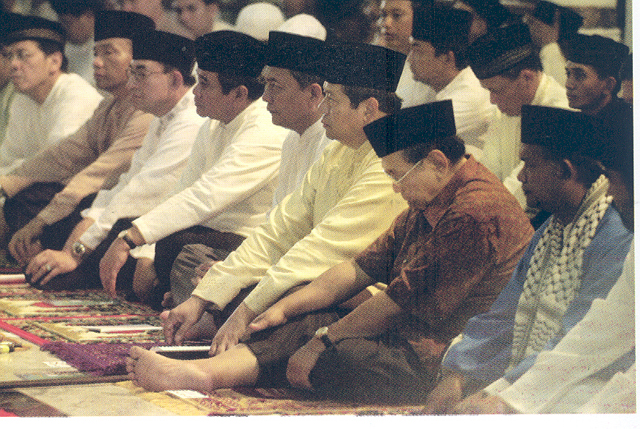 SBY shalat bersama
