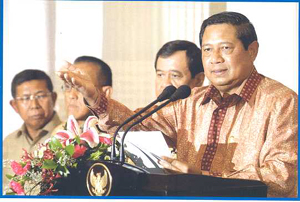 Presiden Susilo Bambang Yudhoyono mengumumkan reshuffle kabinet