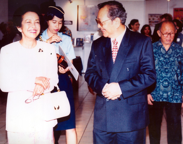 Ibu Ainun Habibie di Perpusnas