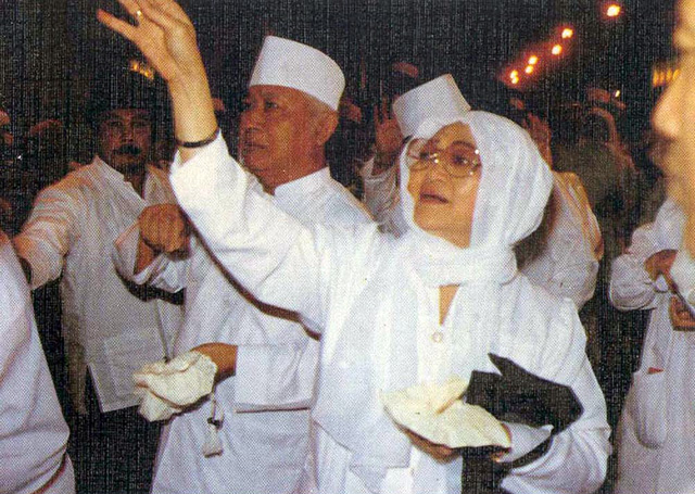Menunaikan ibadah haji