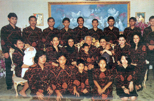 Presiden Soeharto beserta keluarga