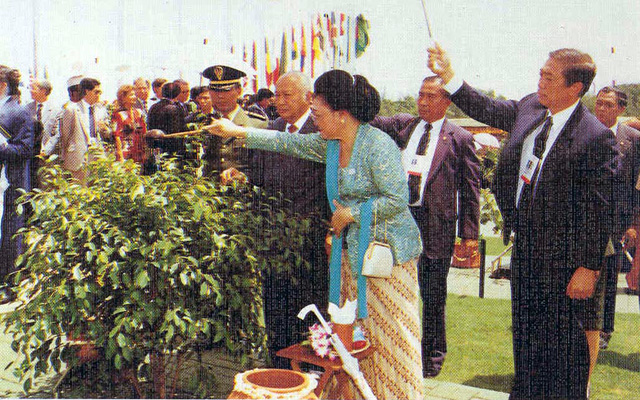 Presiden Soeharto di KTT GNB ke-10